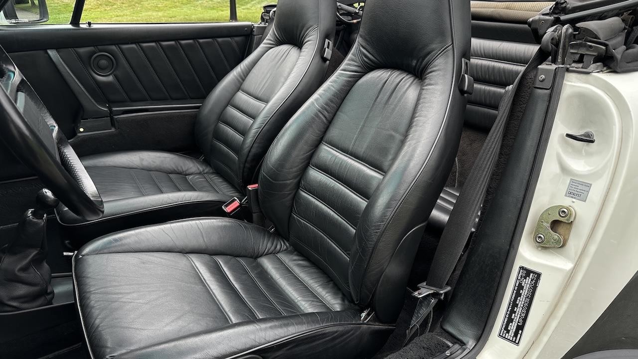 Porsche-911-1988-31