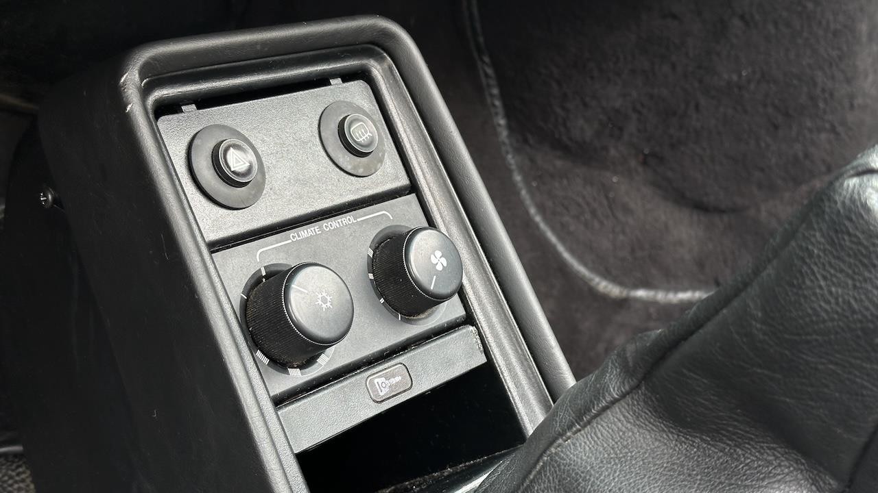Porsche-911-1988-34