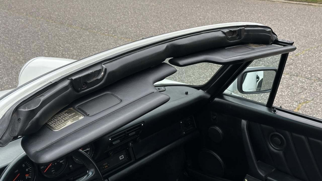 Porsche-911-1988-36
