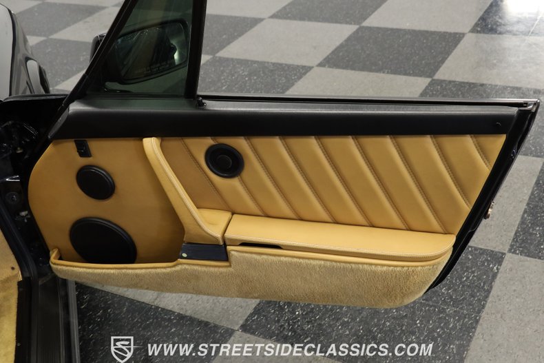 Porsche-911-1988-Black-Saddle-46
