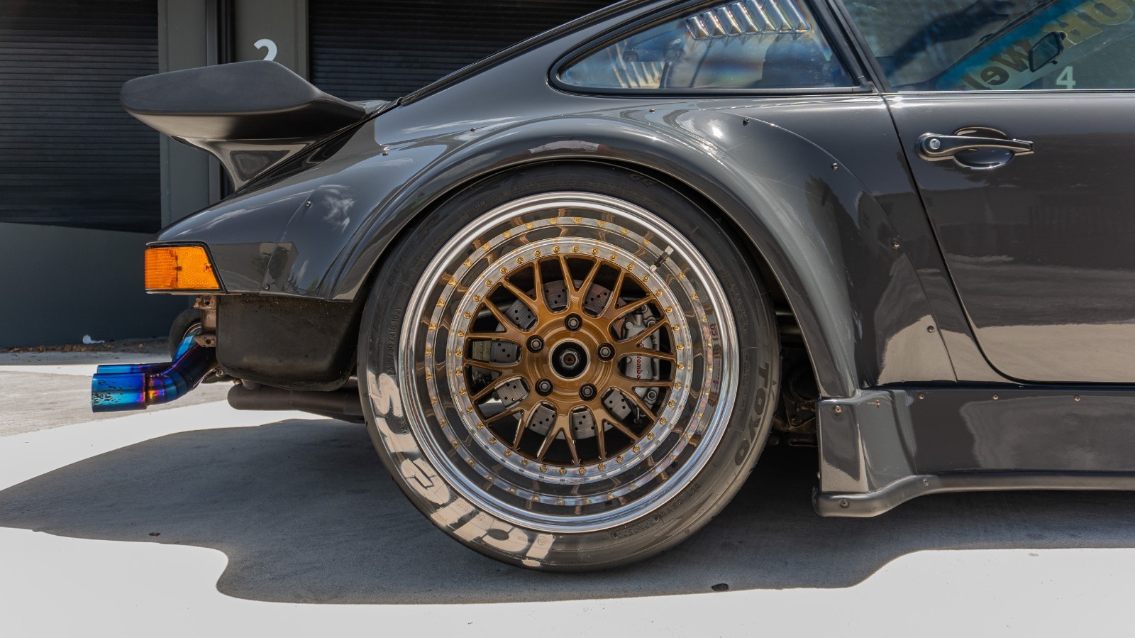 Porsche-911-1988-Coupe-10