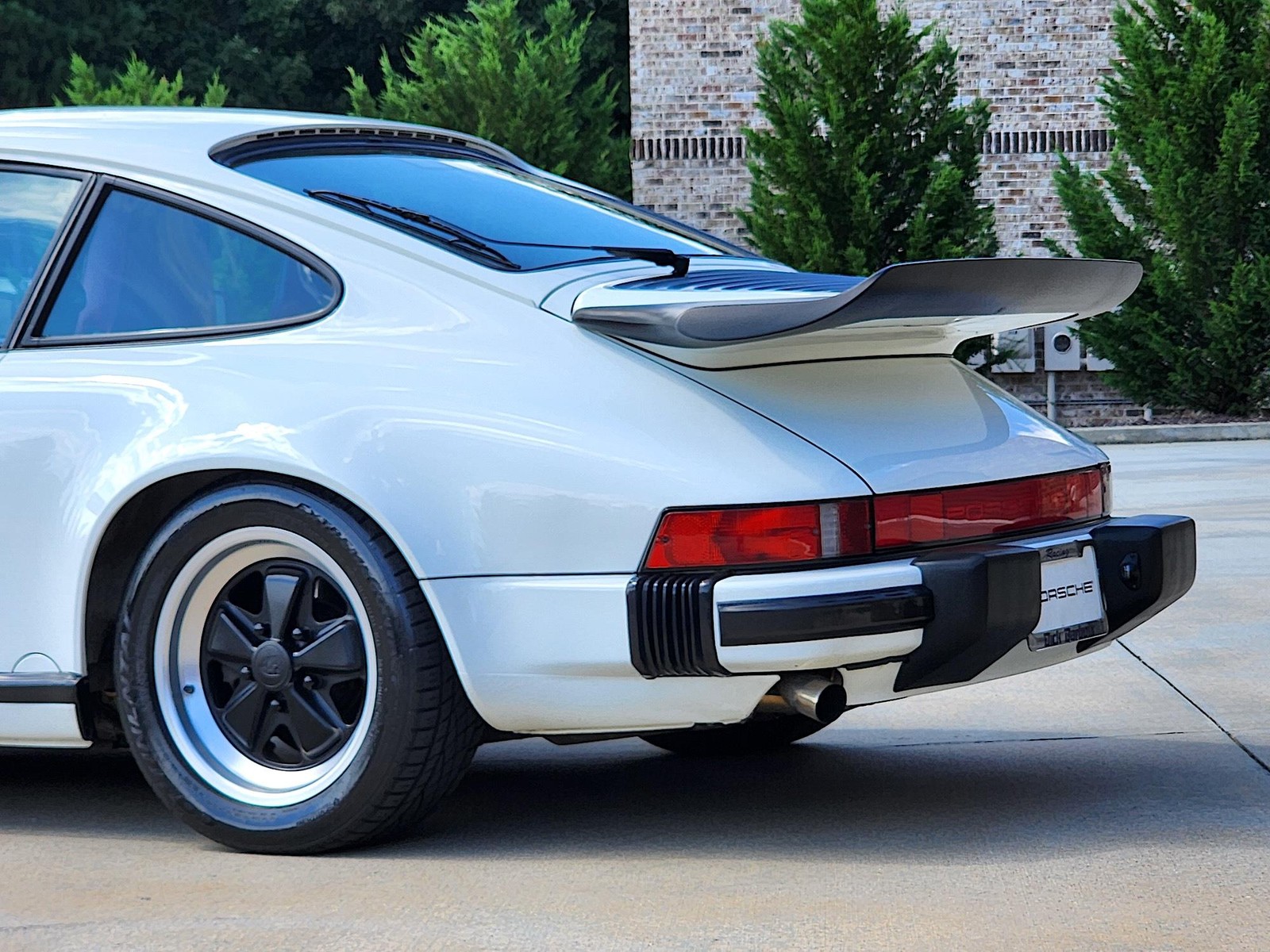Porsche-911-1988-Coupe-10