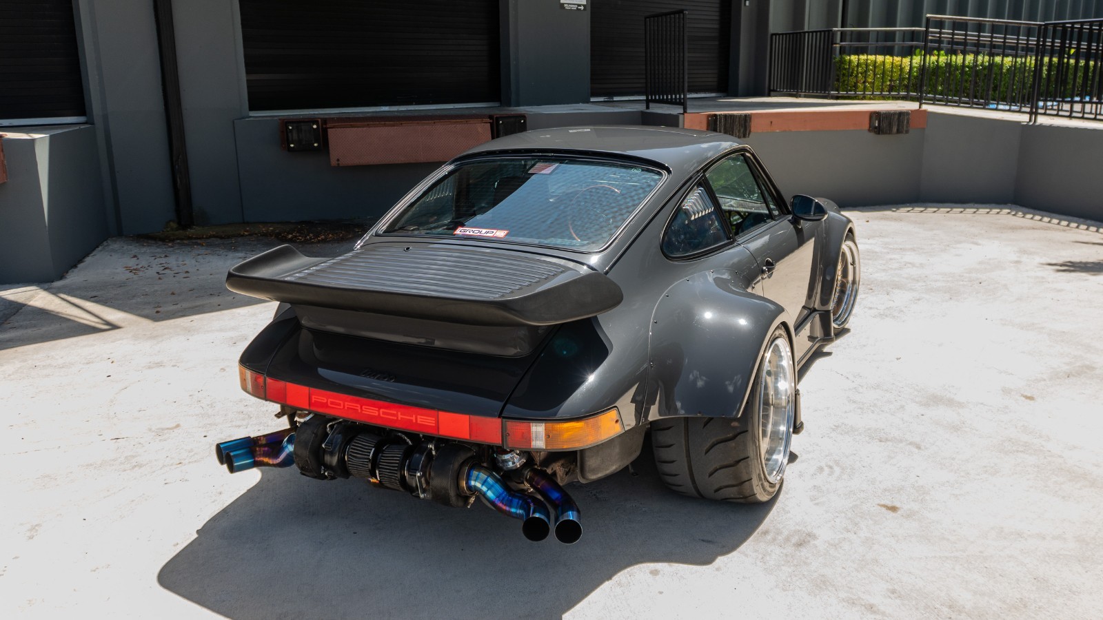 Porsche-911-1988-Coupe-11