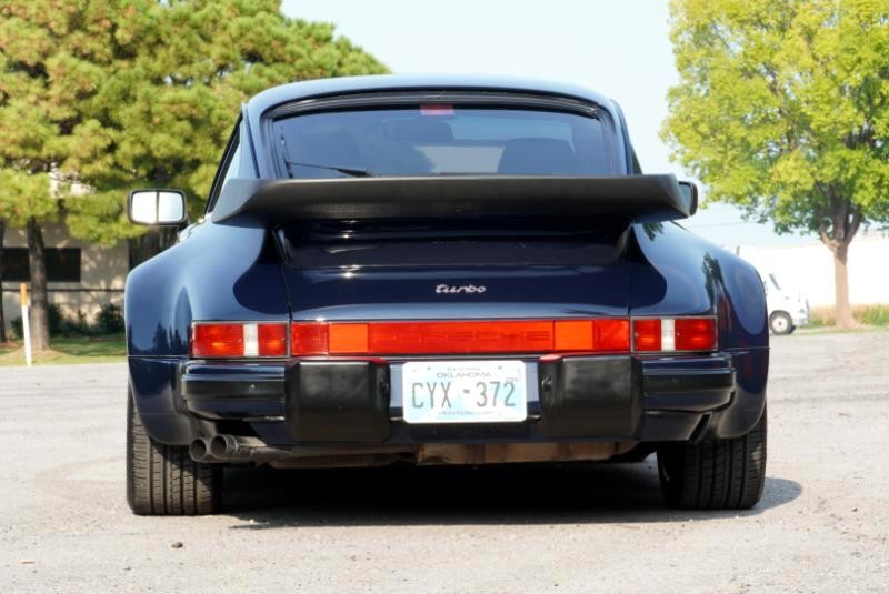 Porsche-911-1988-Coupe-11