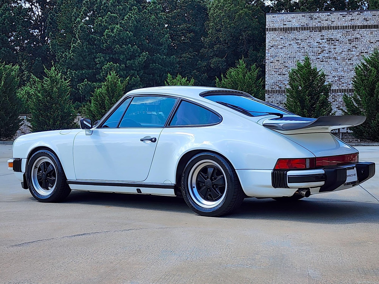 Porsche-911-1988-Coupe-12