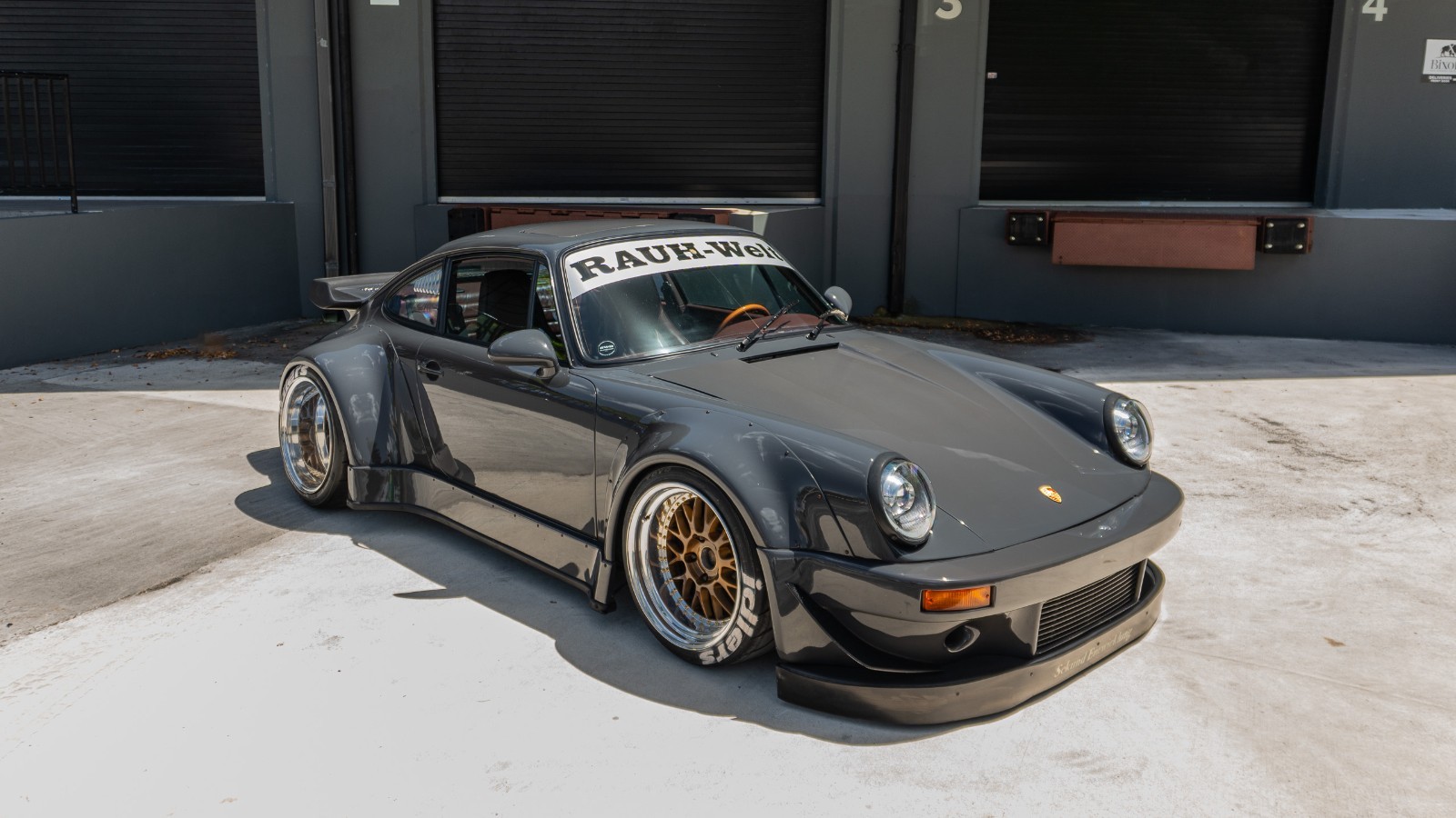 Porsche-911-1988-Coupe-13