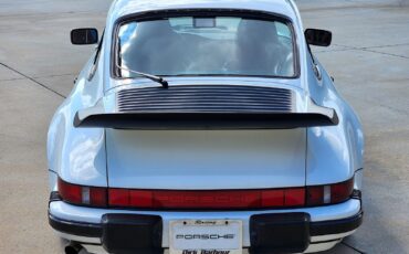 Porsche-911-1988-Coupe-13