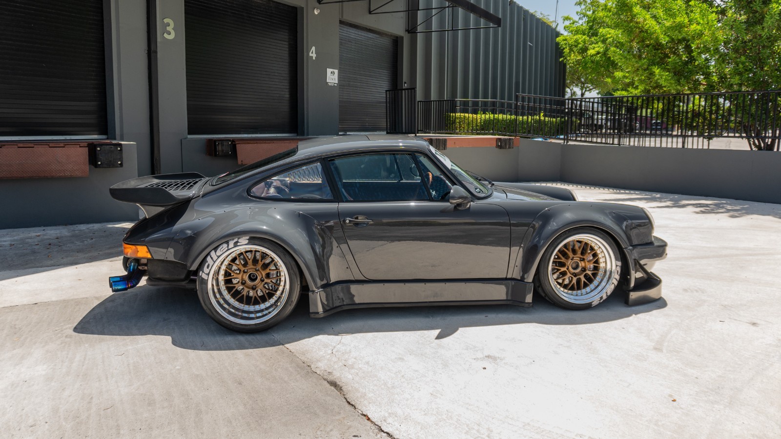 Porsche-911-1988-Coupe-15