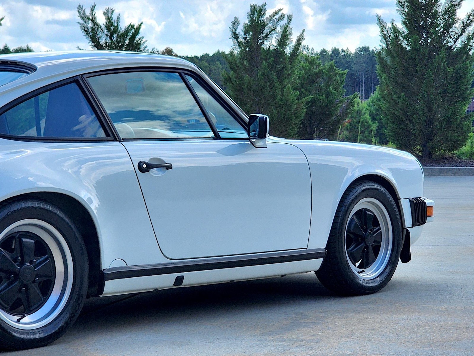 Porsche-911-1988-Coupe-16
