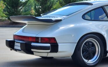 Porsche-911-1988-Coupe-17