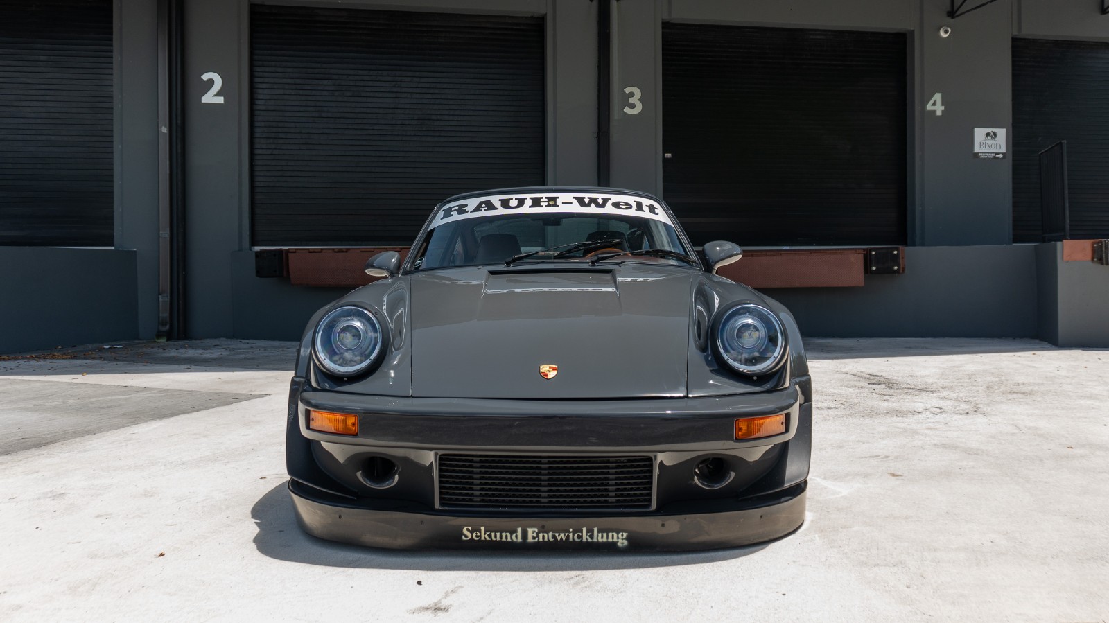 Porsche-911-1988-Coupe-18