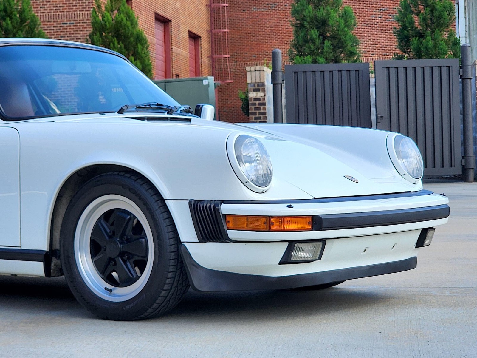 Porsche-911-1988-Coupe-21