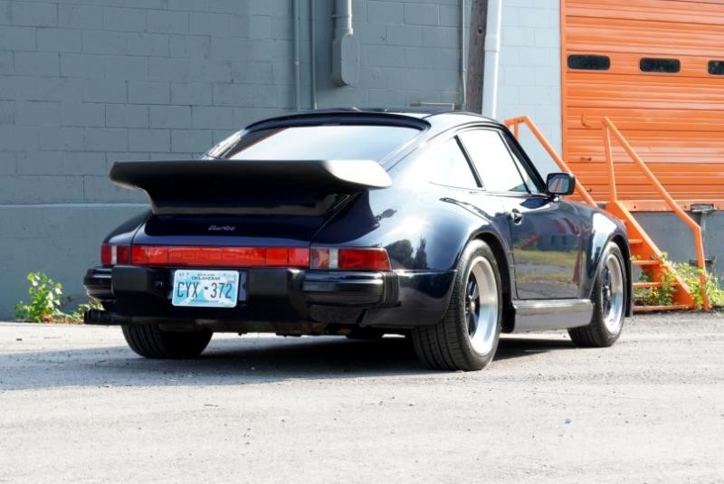 Porsche-911-1988-Coupe-21