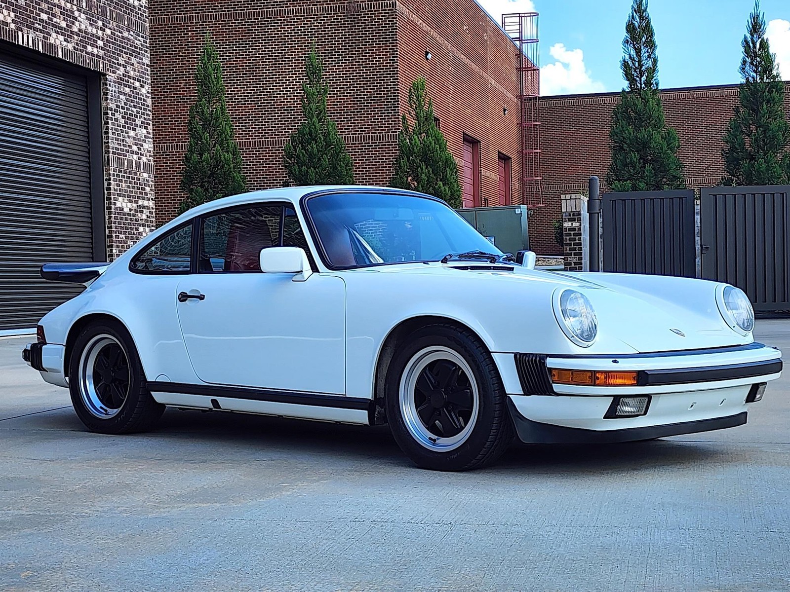 Porsche-911-1988-Coupe-22