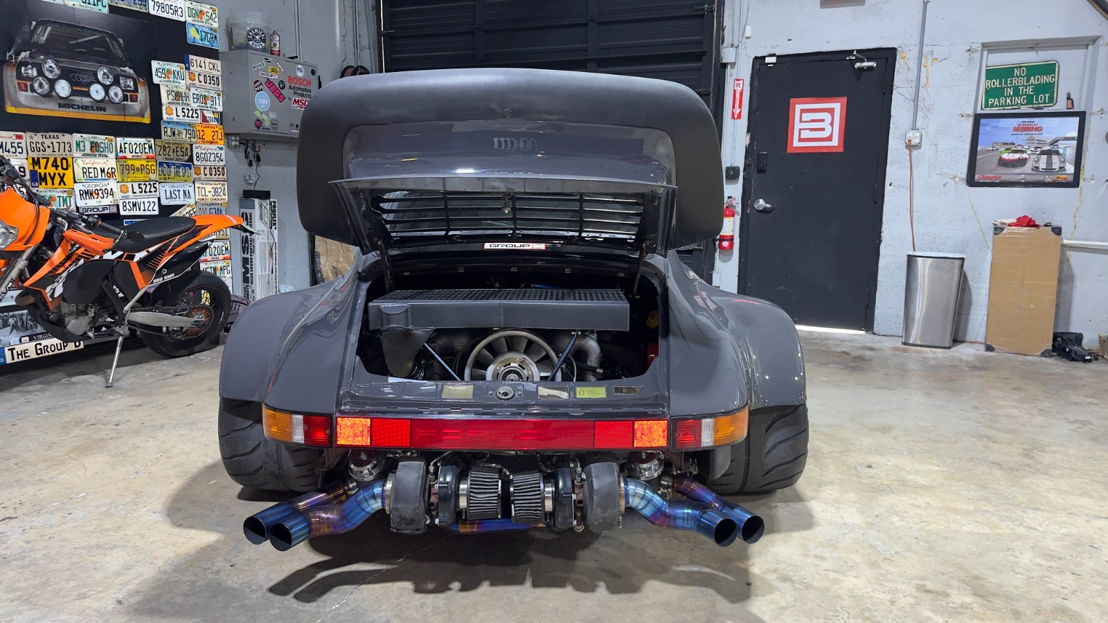Porsche-911-1988-Coupe-23