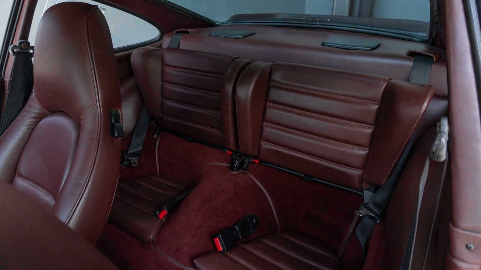 Porsche-911-1988-Coupe-28