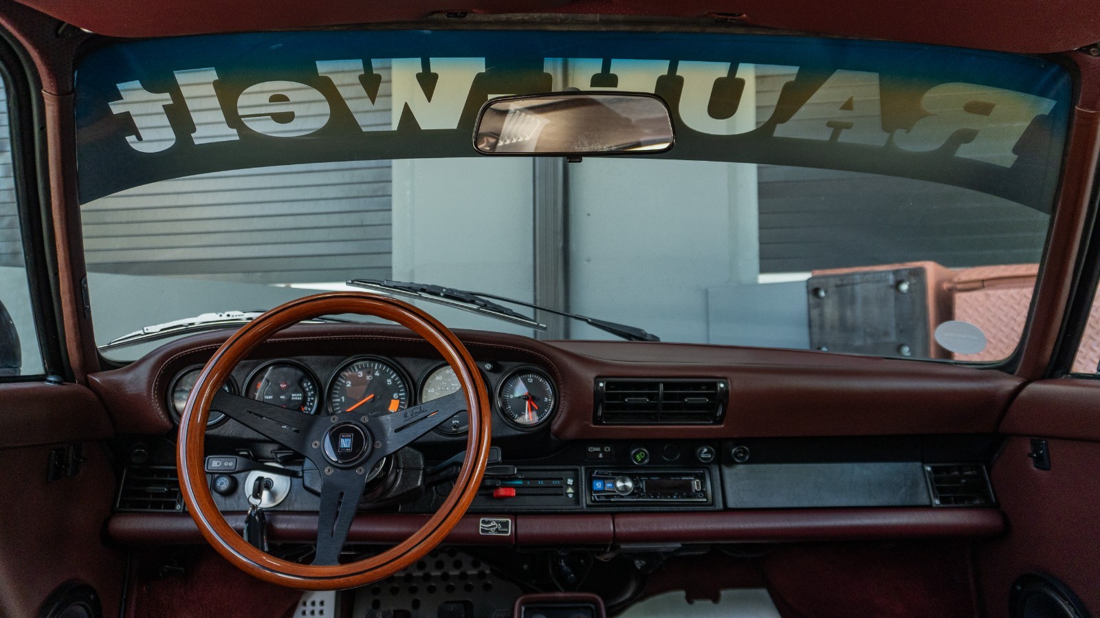 Porsche-911-1988-Coupe-30