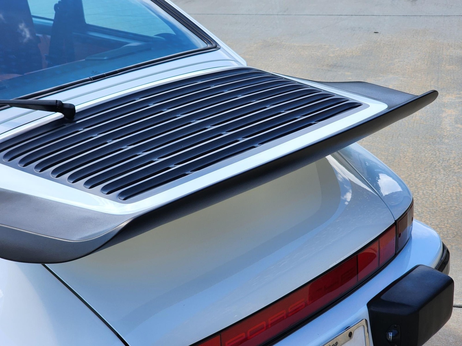 Porsche-911-1988-Coupe-31