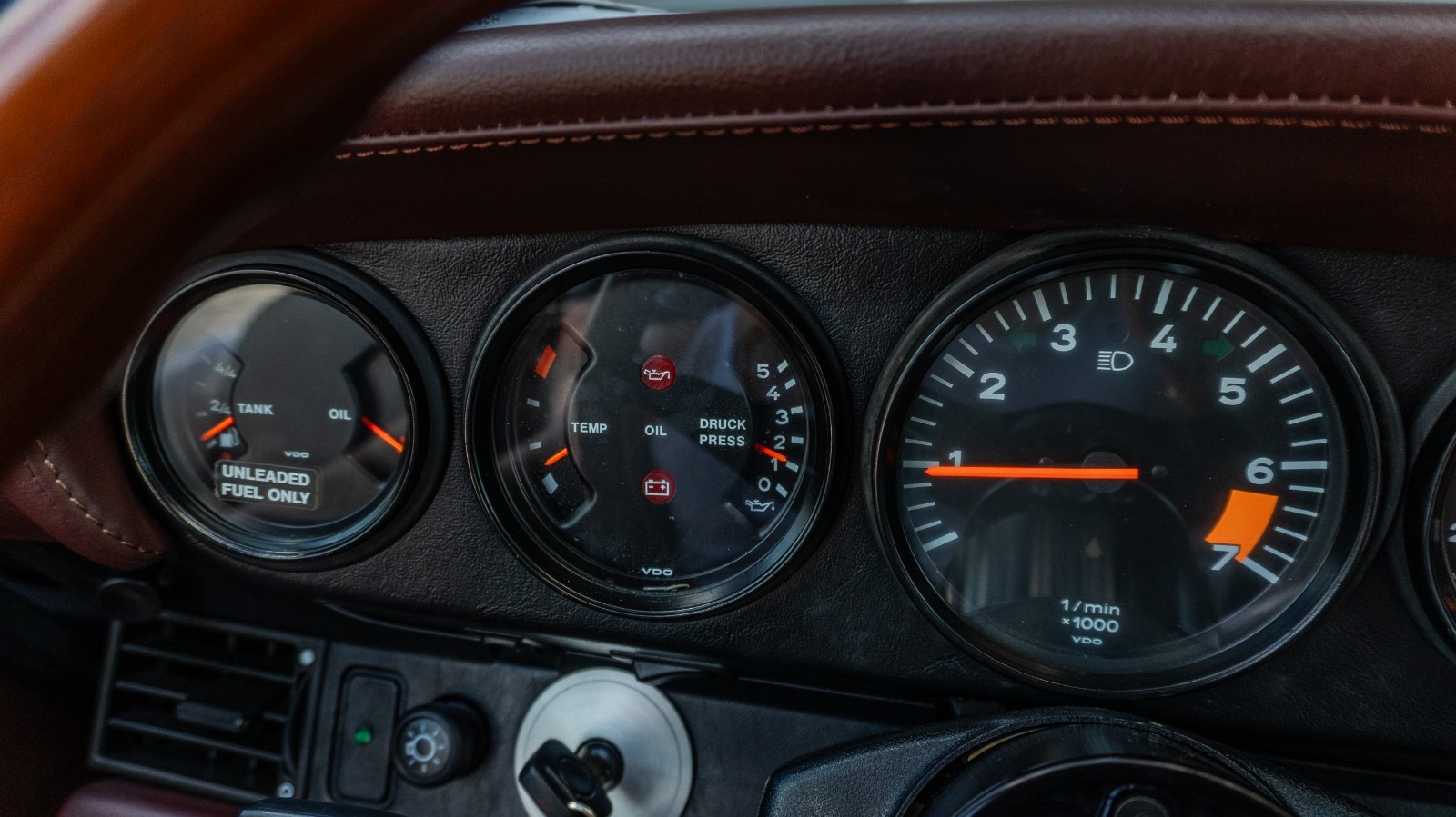 Porsche-911-1988-Coupe-32