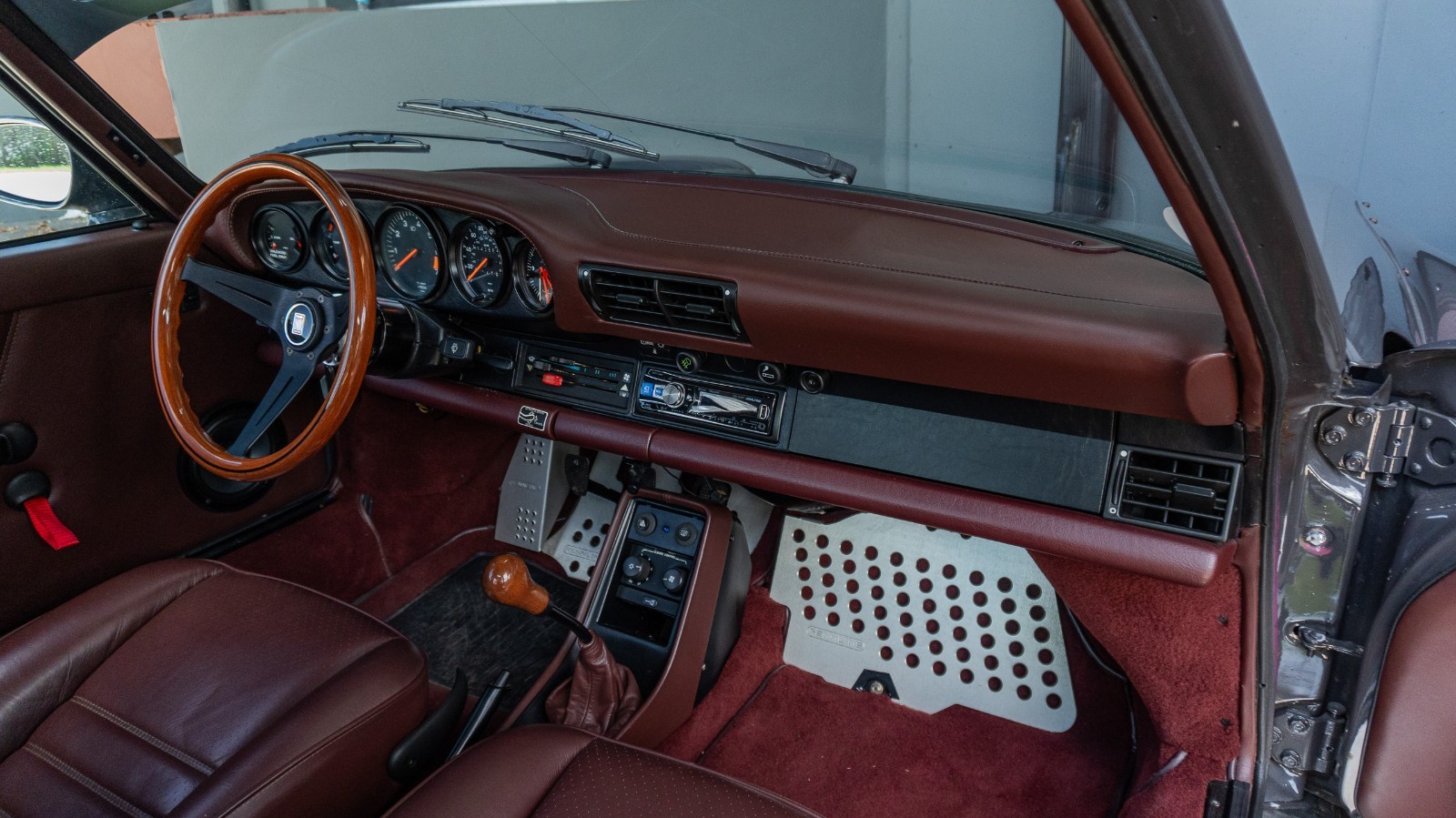 Porsche-911-1988-Coupe-34
