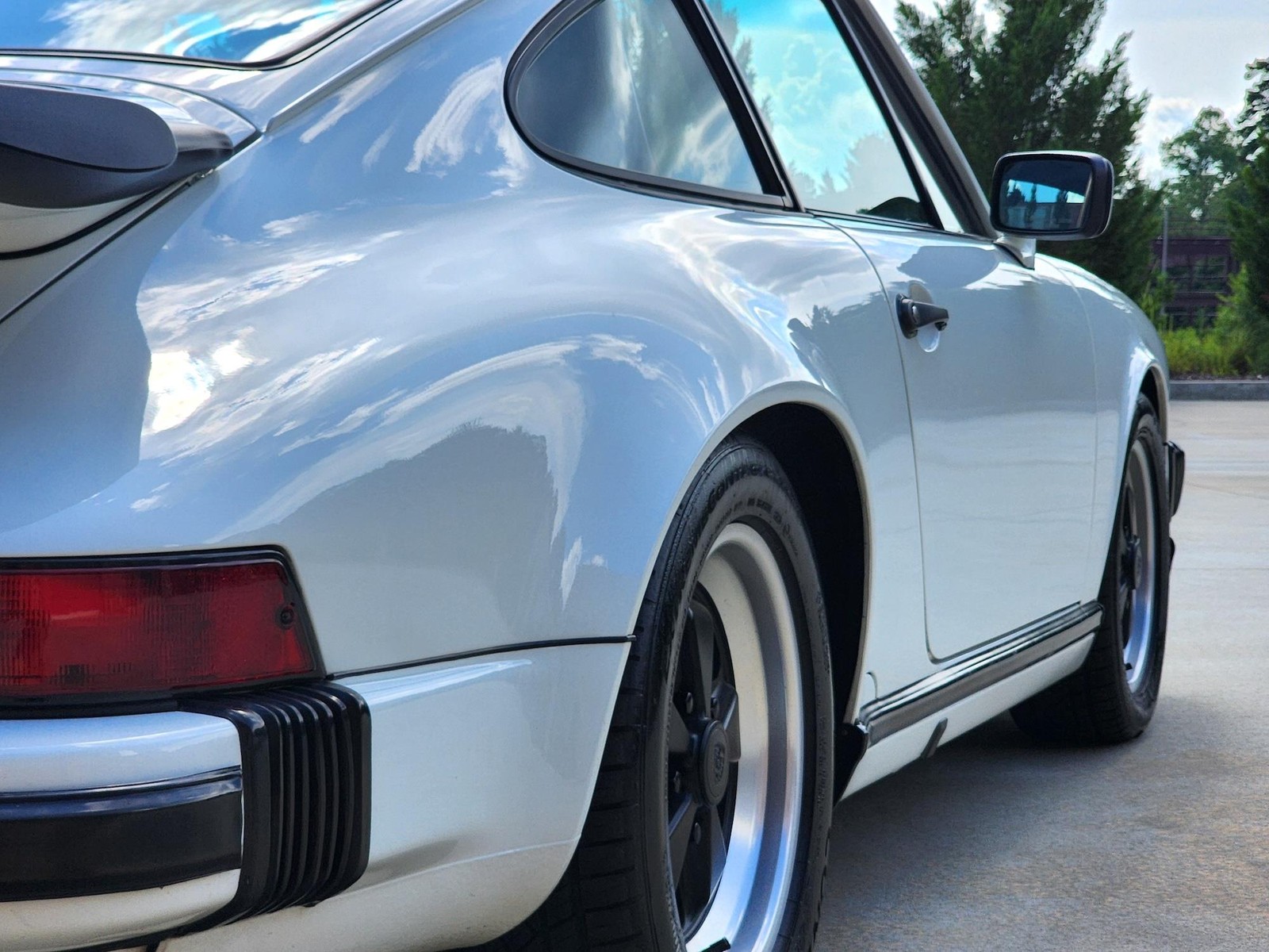 Porsche-911-1988-Coupe-34