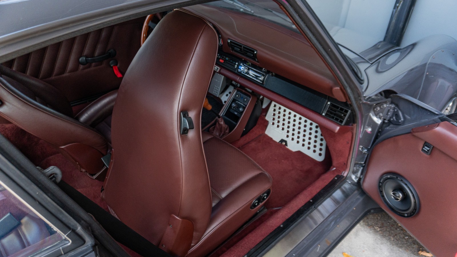 Porsche-911-1988-Coupe-35