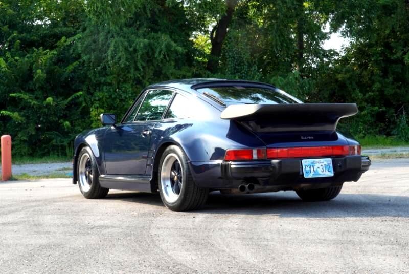Porsche-911-1988-Coupe-35