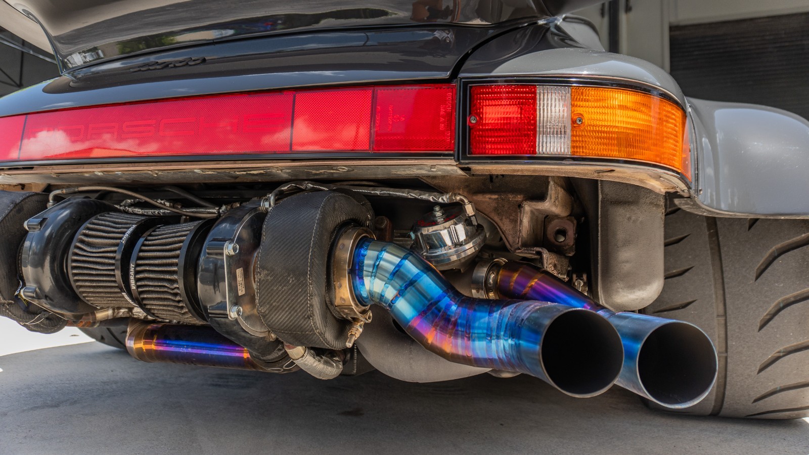 Porsche-911-1988-Coupe-37