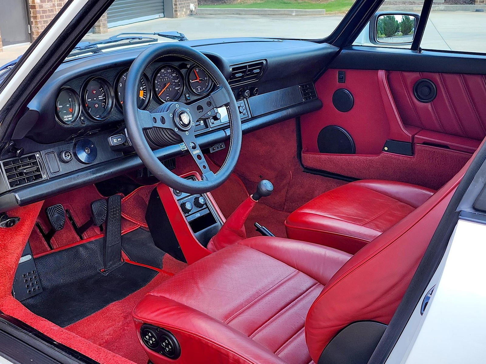 Porsche-911-1988-Coupe-37