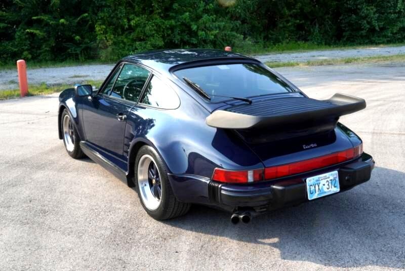 Porsche-911-1988-Coupe-37