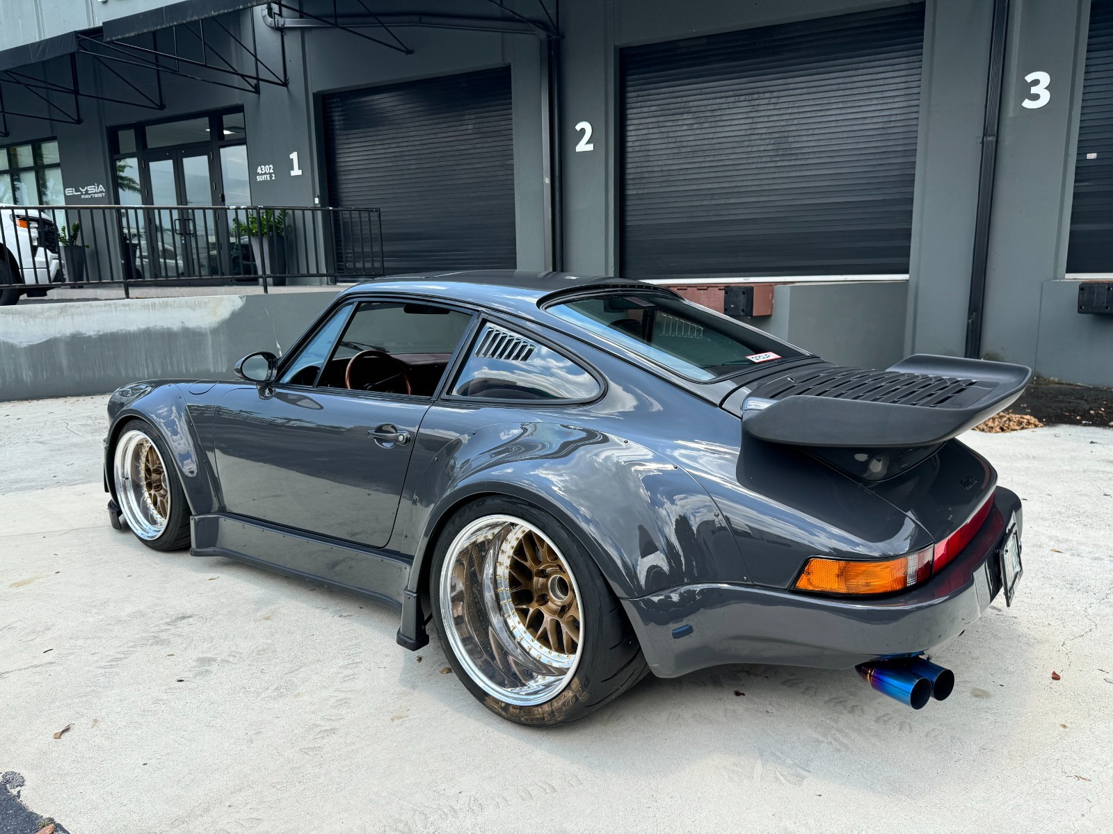 Porsche-911-1988-Coupe-5