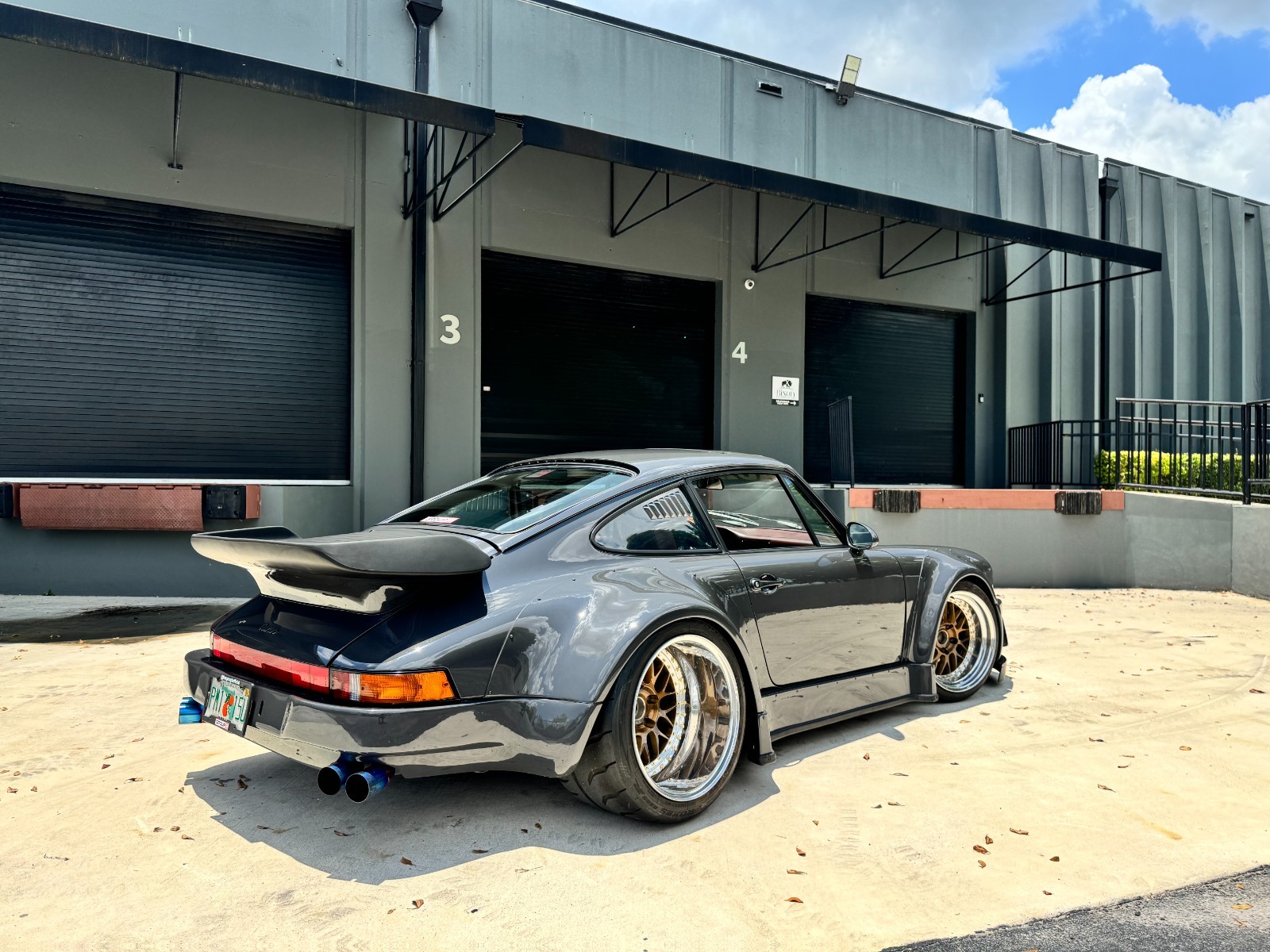 Porsche-911-1988-Coupe-9