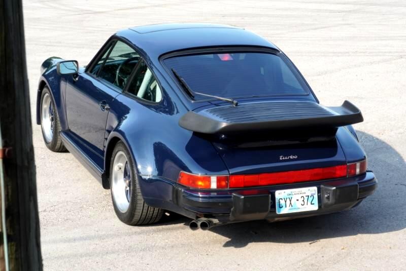 Porsche-911-1988-Coupe-9