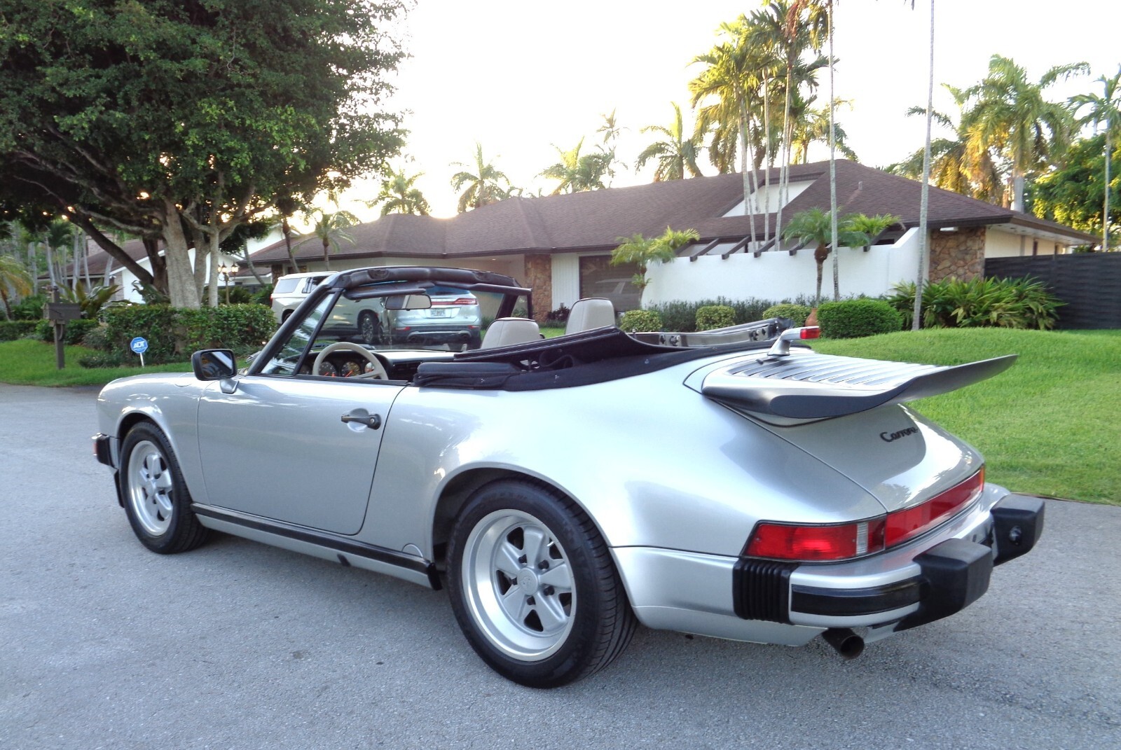 Porsche-911-1989-Convertible-3