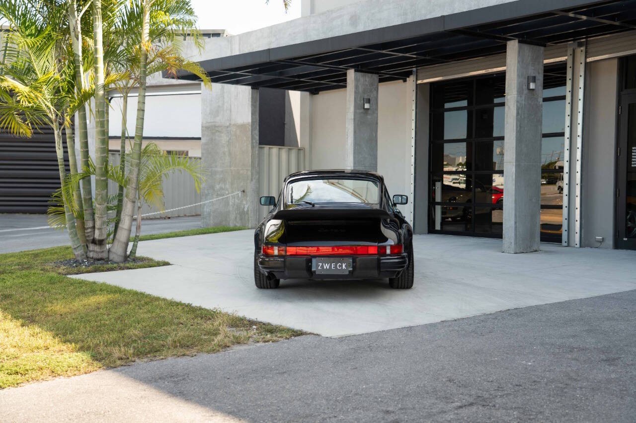 Porsche-911-1989-Coupe-10