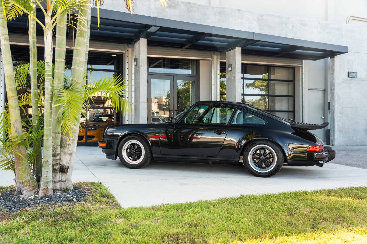Porsche-911-1989-Coupe-17