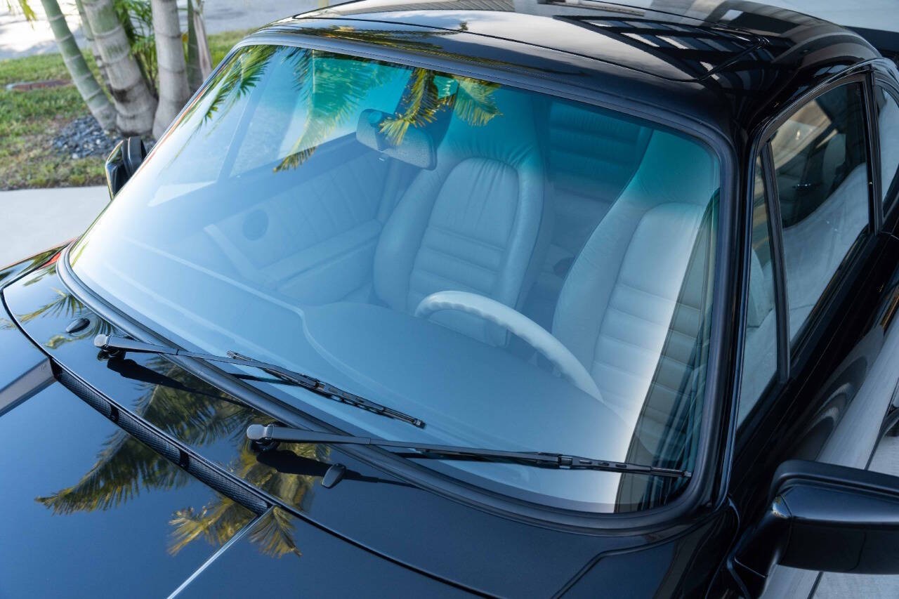 Porsche-911-1989-Coupe-24