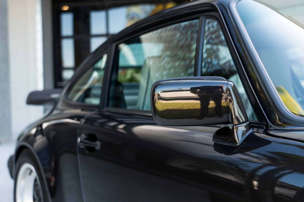 Porsche-911-1989-Coupe-34
