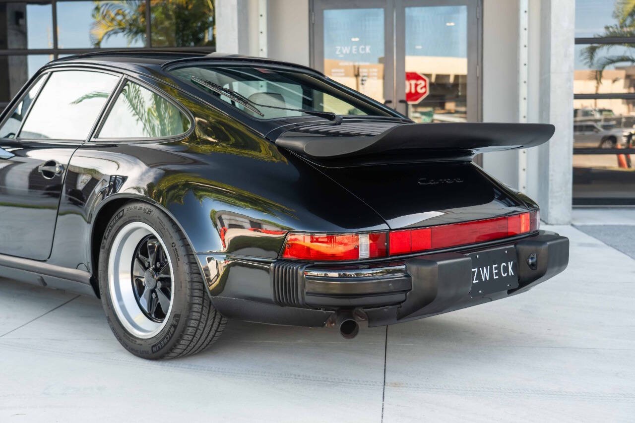 Porsche-911-1989-Coupe-35