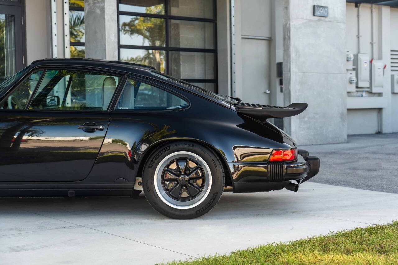 Porsche-911-1989-Coupe-36