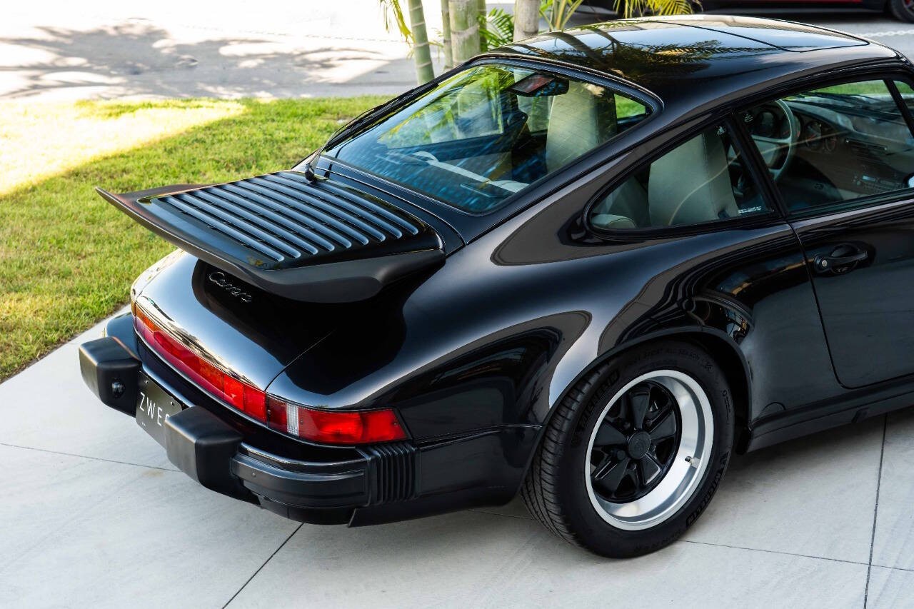 Porsche-911-1989-Coupe-37