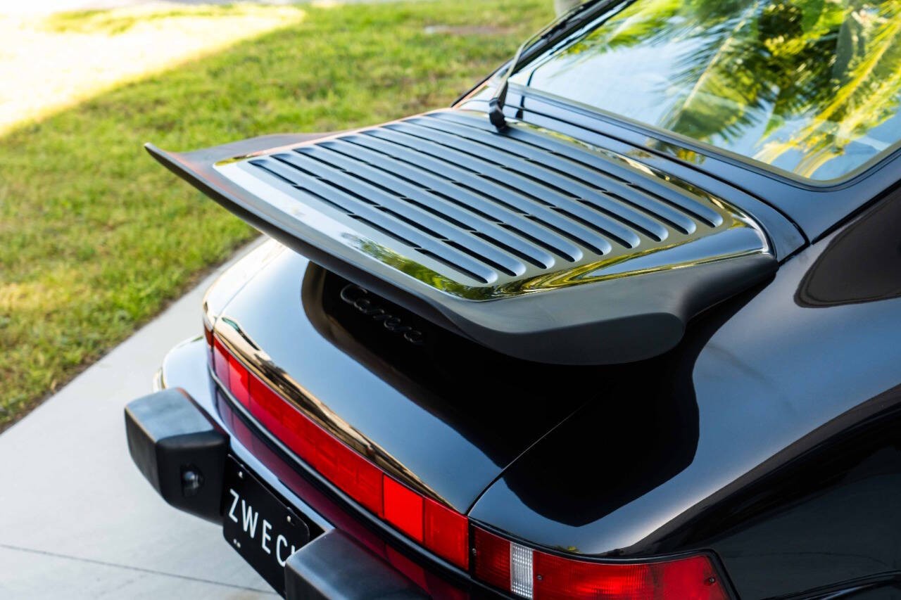 Porsche-911-1989-Coupe-38