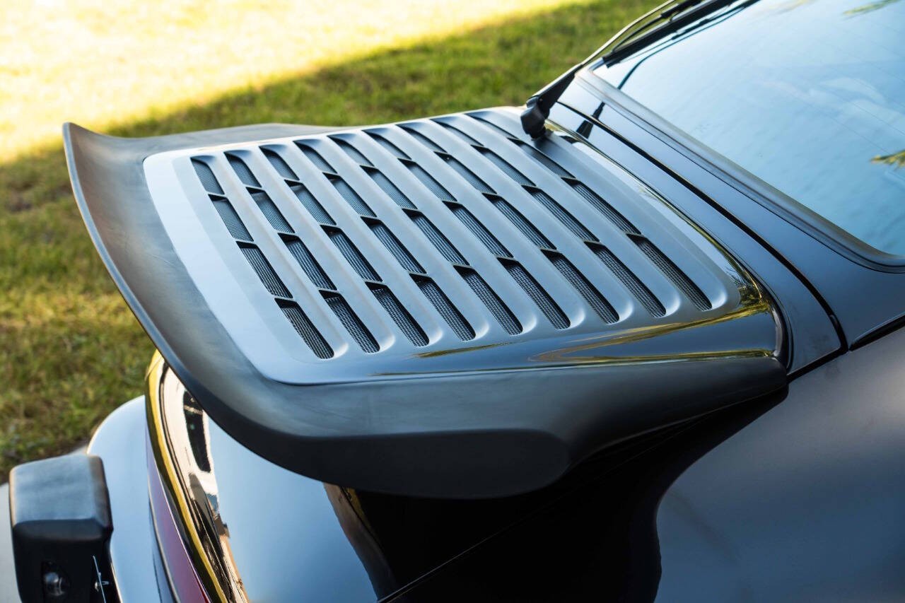 Porsche-911-1989-Coupe-39
