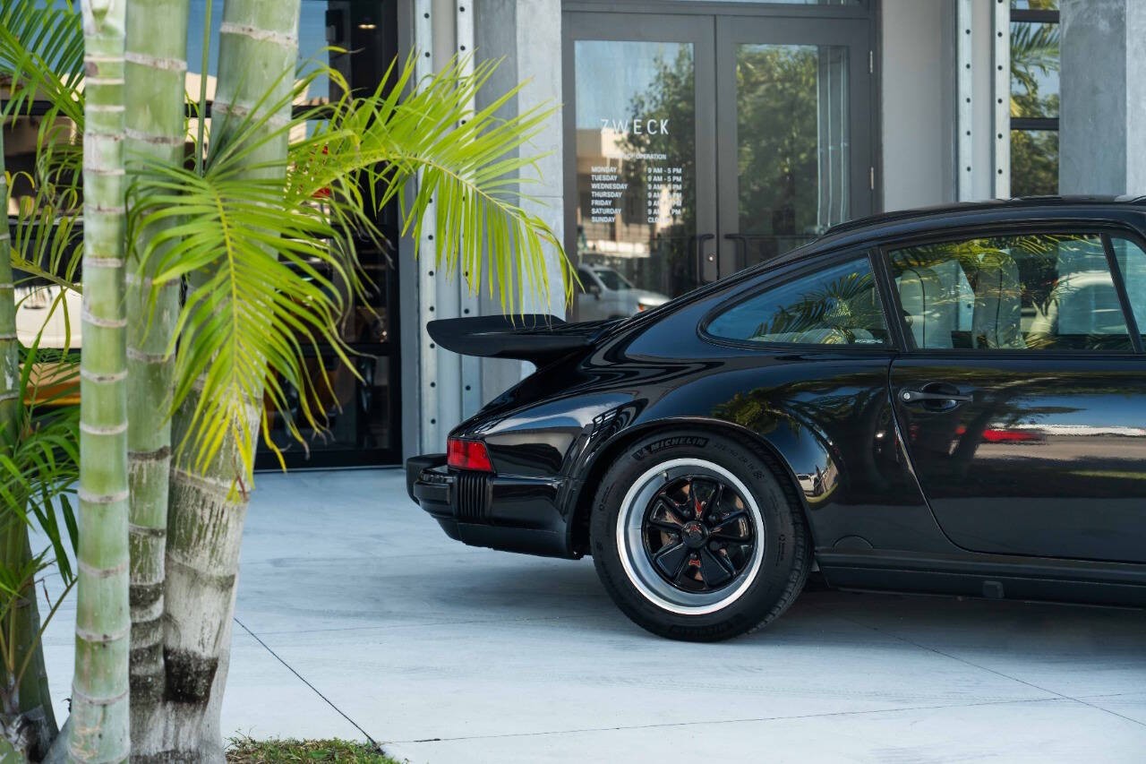 Porsche-911-1989-Coupe-8