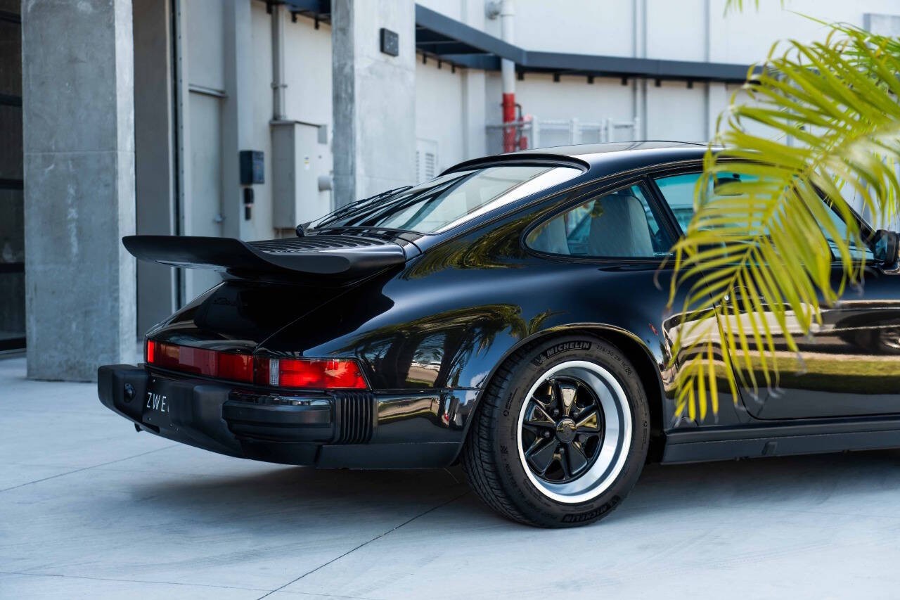 Porsche-911-1989-Coupe-9