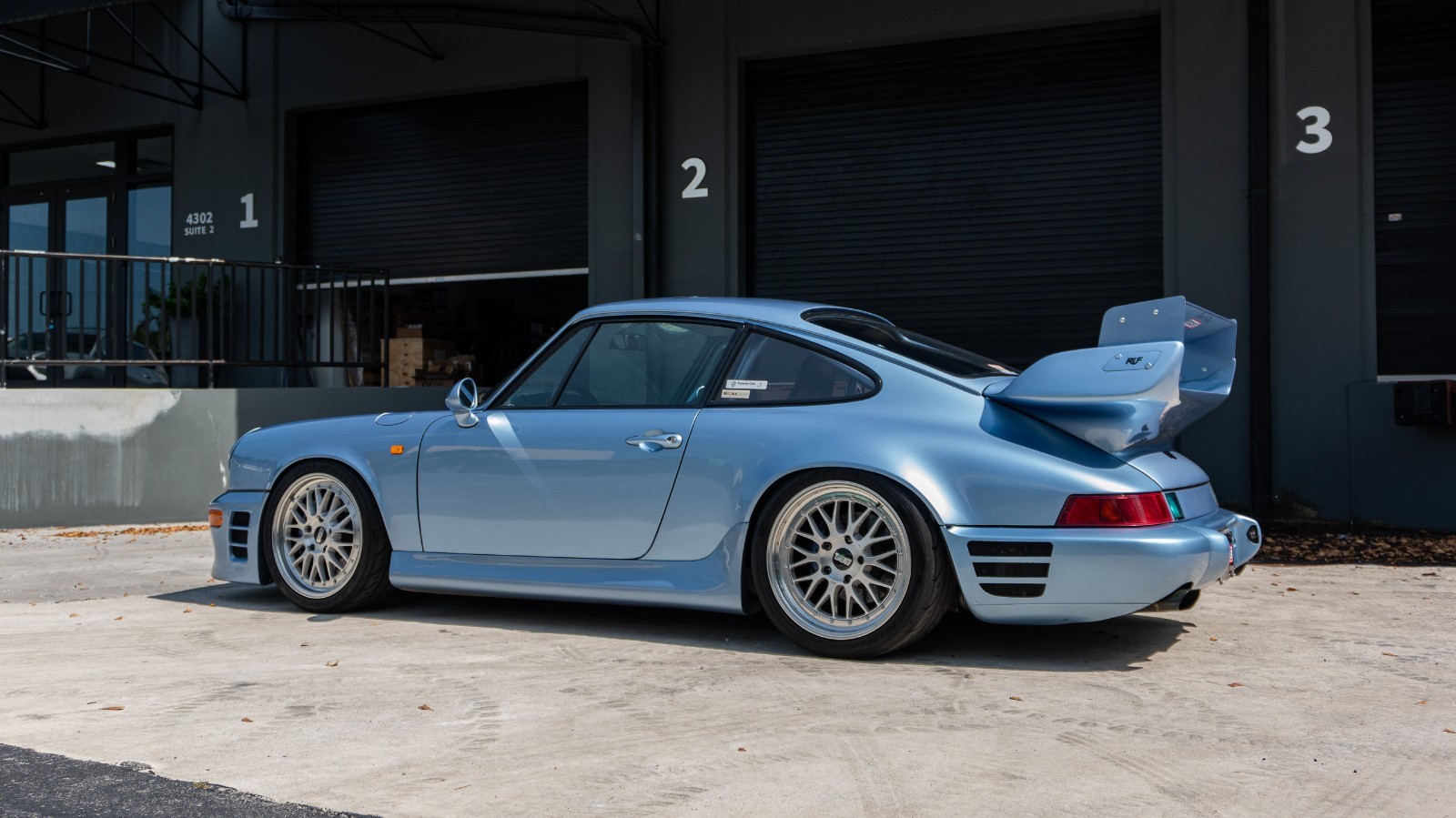 Porsche-911-1991-Coupe-17