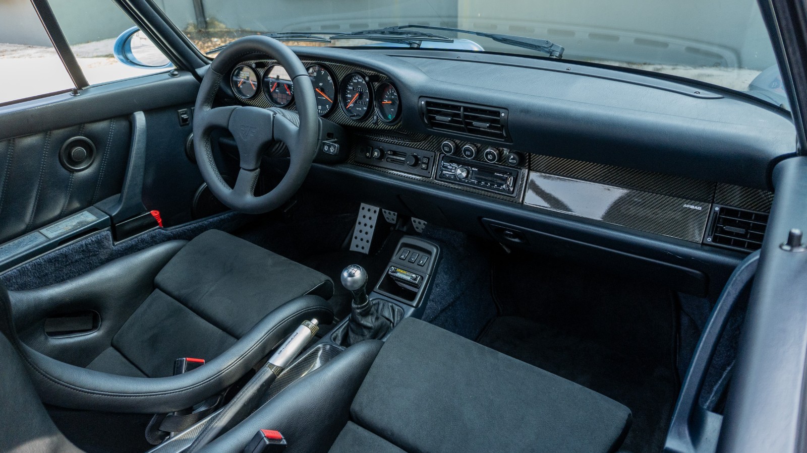 Porsche-911-1991-Coupe-30