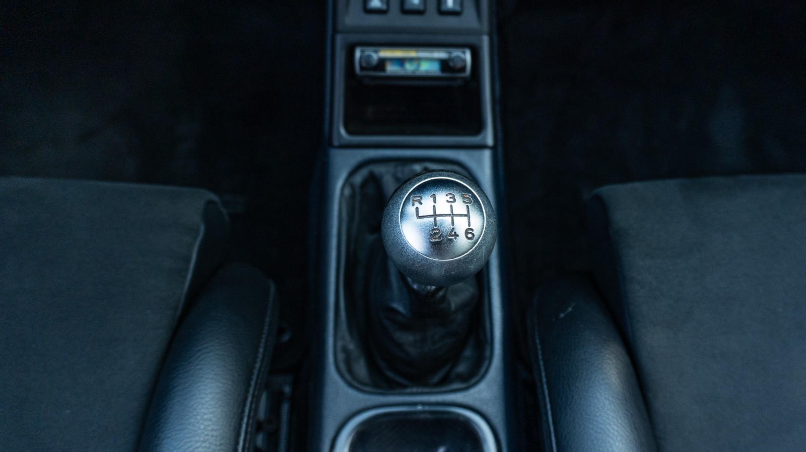 Porsche-911-1991-Coupe-31