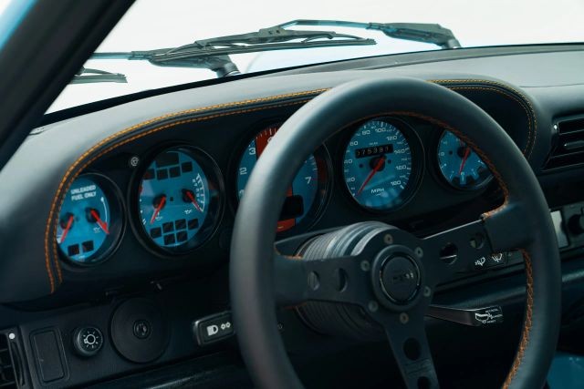 Porsche-911-1992-Convertible-17