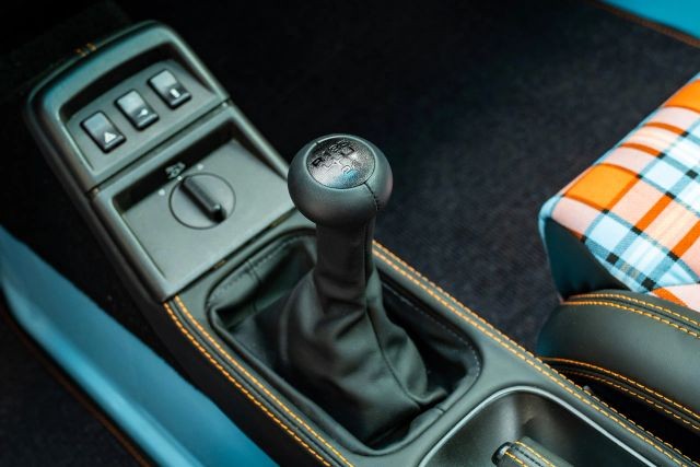 Porsche-911-1992-Convertible-27